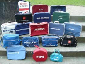 Auswahl von Original-Taschen von verschiedenen Fluggesellschaften
