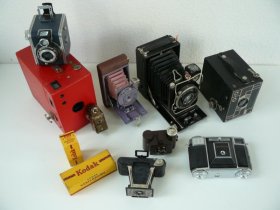 Alte Kameras: Antike Balgen-Kameras, Mini Spionkameras, Viewmaster-Karten, Fotokameras der Marken Kodak, Zeiss, Agfa etc.